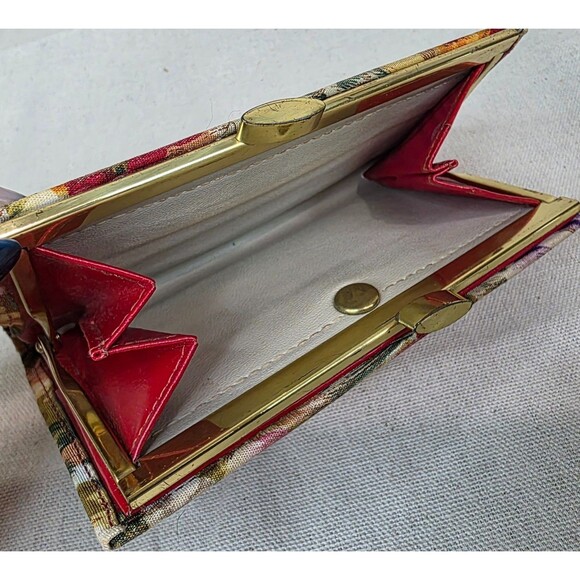 Vintage St. Thomas Women's Floral Wallet | Leather Interior | 1960's Clasp Coin - Picture 5 of 12